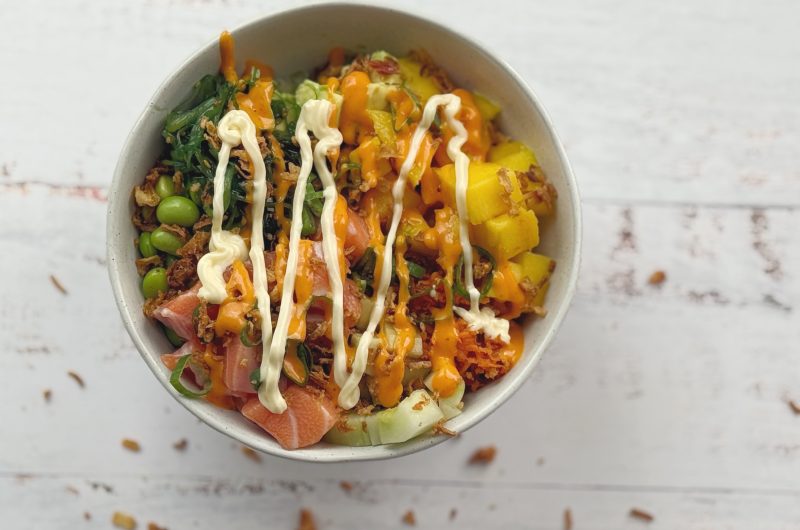 Poké bowl met zalm