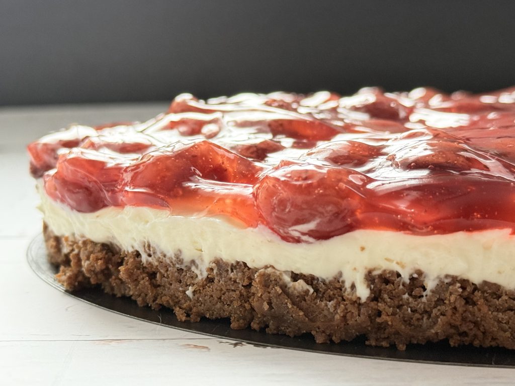 Monchoutaart met koekjesbodem en roomlaag