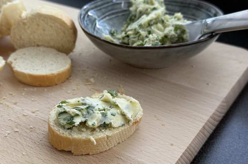 Klassieke kruidenboter voor op stokbrood