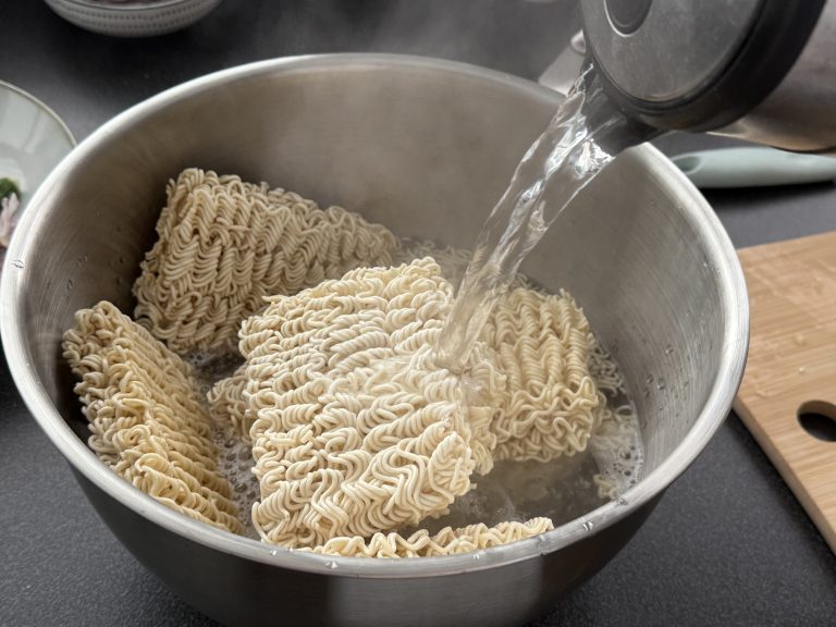 noodles met kipgehakt